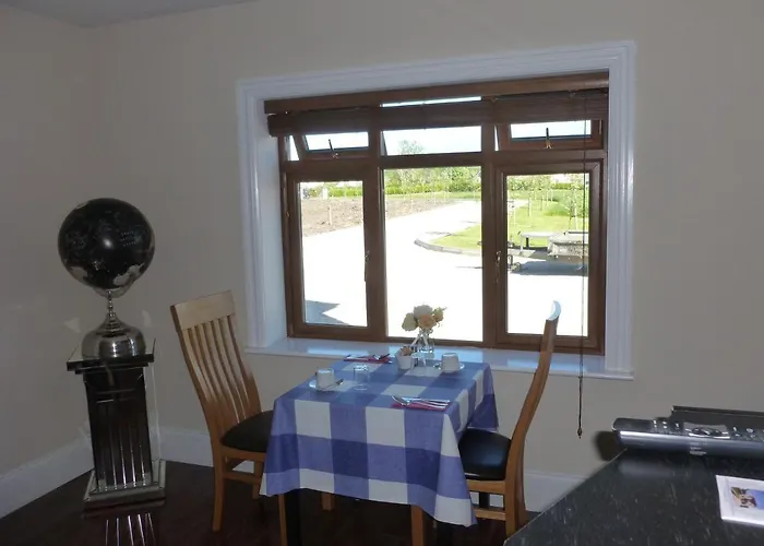 לינה וארוחת בוקר Crag Na Cor 3*